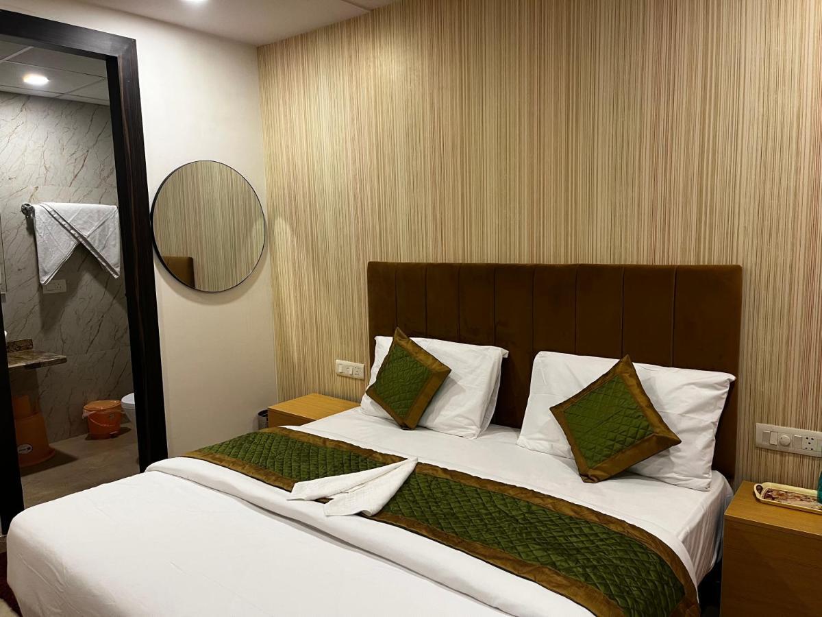 Roomquet Comfort Inn Allāhābād Junction エクステリア 写真