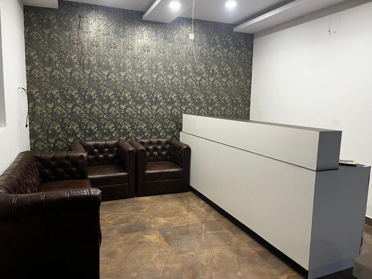 Roomquet Comfort Inn Allāhābād Junction エクステリア 写真