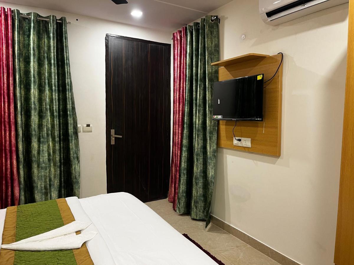 Roomquet Comfort Inn Allāhābād Junction エクステリア 写真