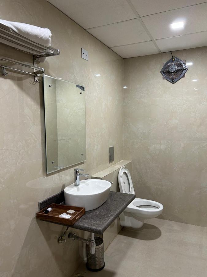 Roomquet Comfort Inn Allāhābād Junction エクステリア 写真