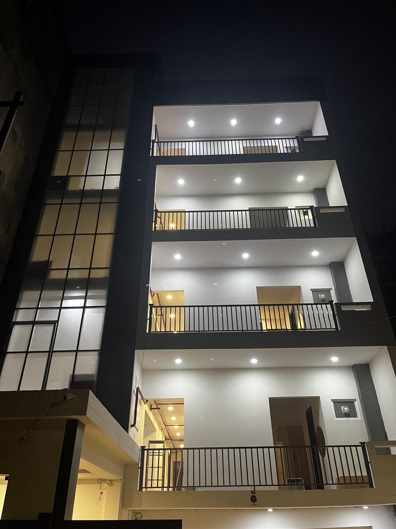 Roomquet Comfort Inn Allāhābād Junction エクステリア 写真