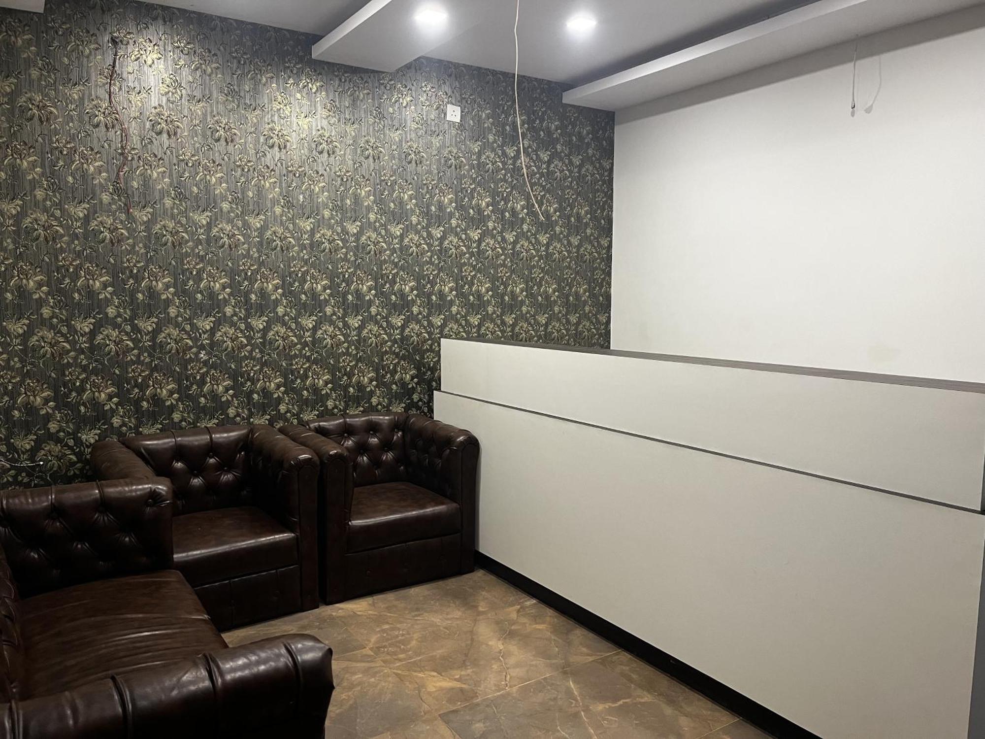 Roomquet Comfort Inn Allāhābād Junction エクステリア 写真