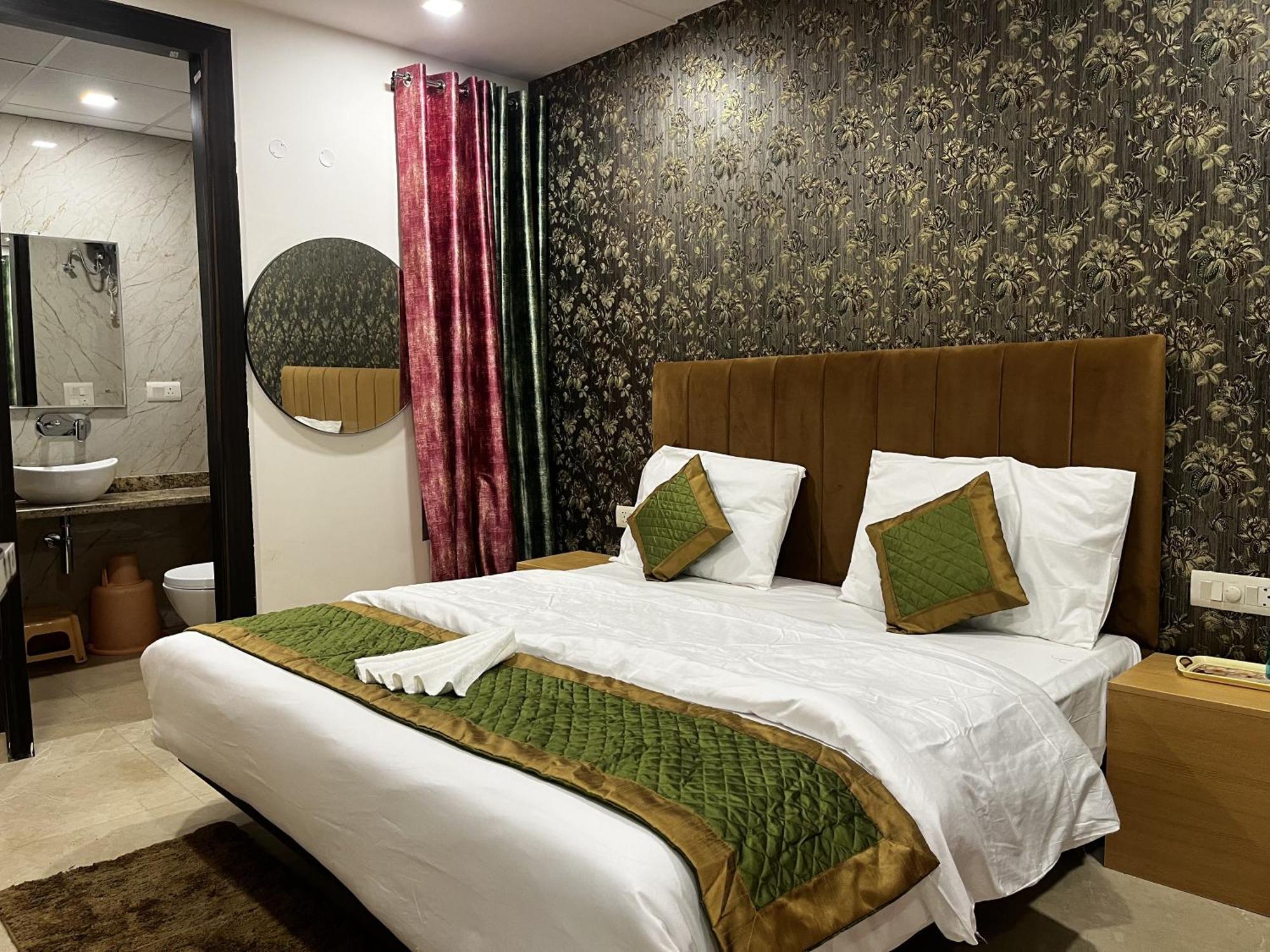 Roomquet Comfort Inn Allāhābād Junction エクステリア 写真