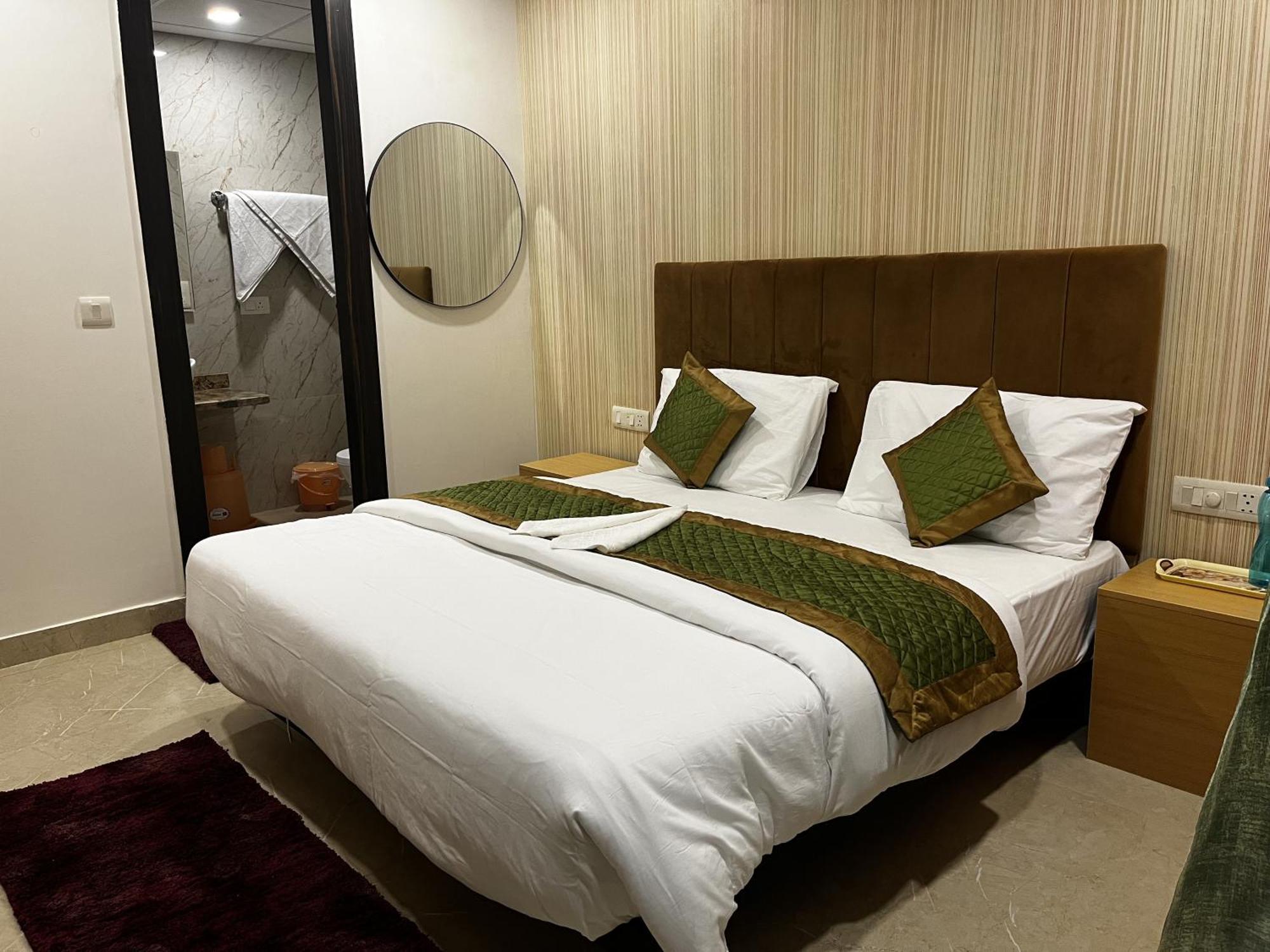 Roomquet Comfort Inn Allāhābād Junction エクステリア 写真